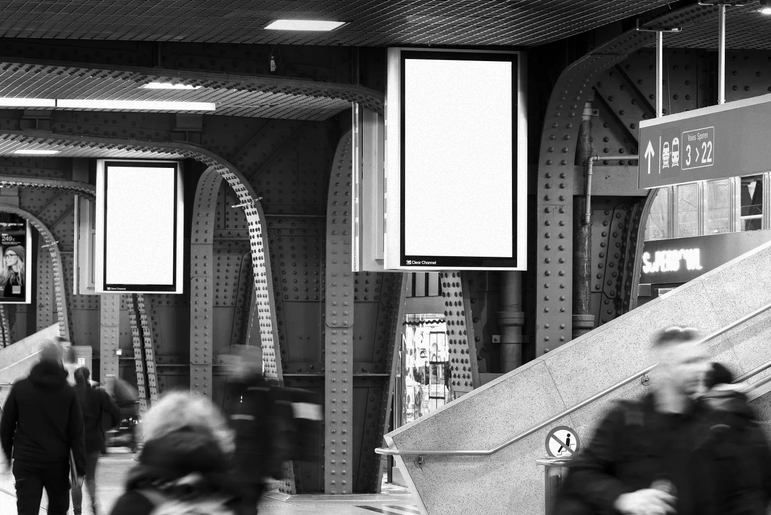 DOOH screens in Marseille